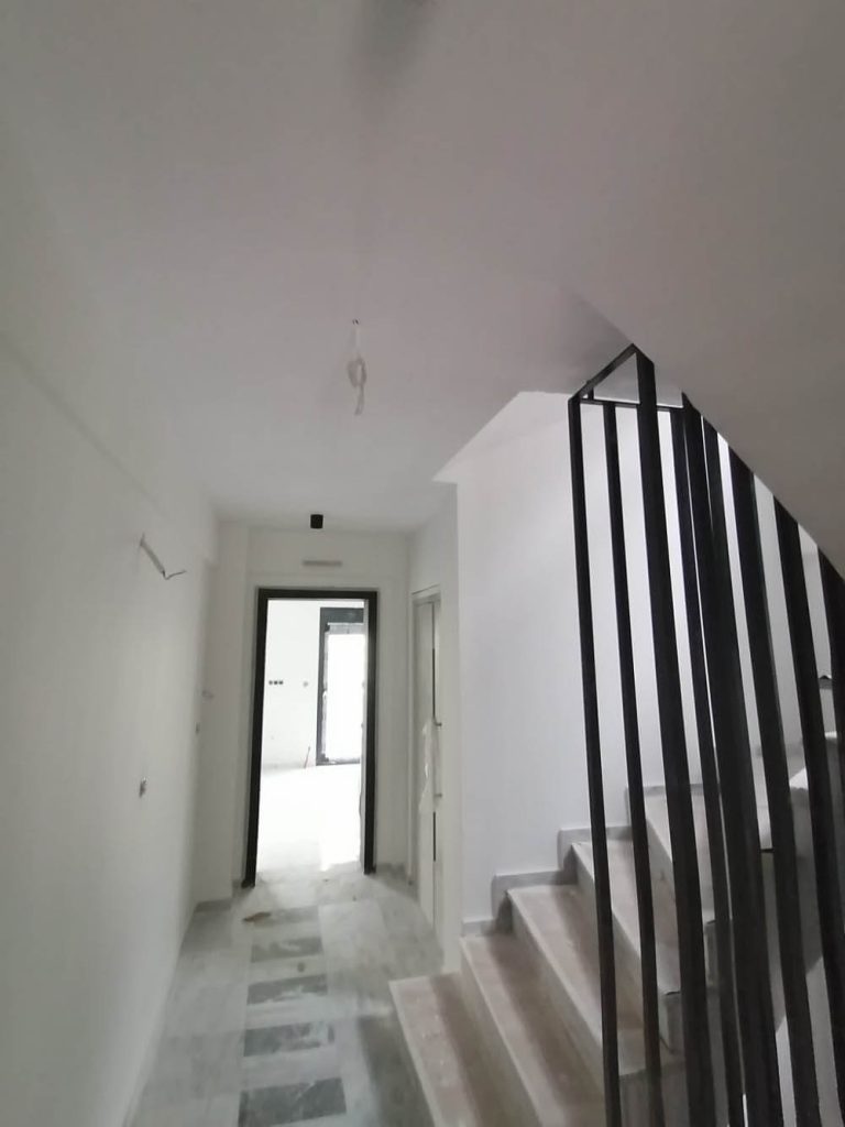 Ελαιοχρωματισμοί σε νέα πολυκατοικία στο Ντεπώ Θεσσαλονίκης