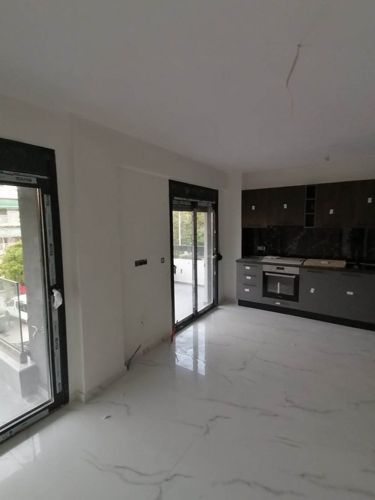 Ελαιοχρωματισμοί σε νέα πολυκατοικία στο Ντεπώ Θεσσαλονίκης