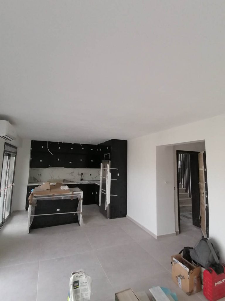 Ελαιοχρωματισμοί σε νέα πολυκατοικία στο Ντεπώ Θεσσαλονίκης