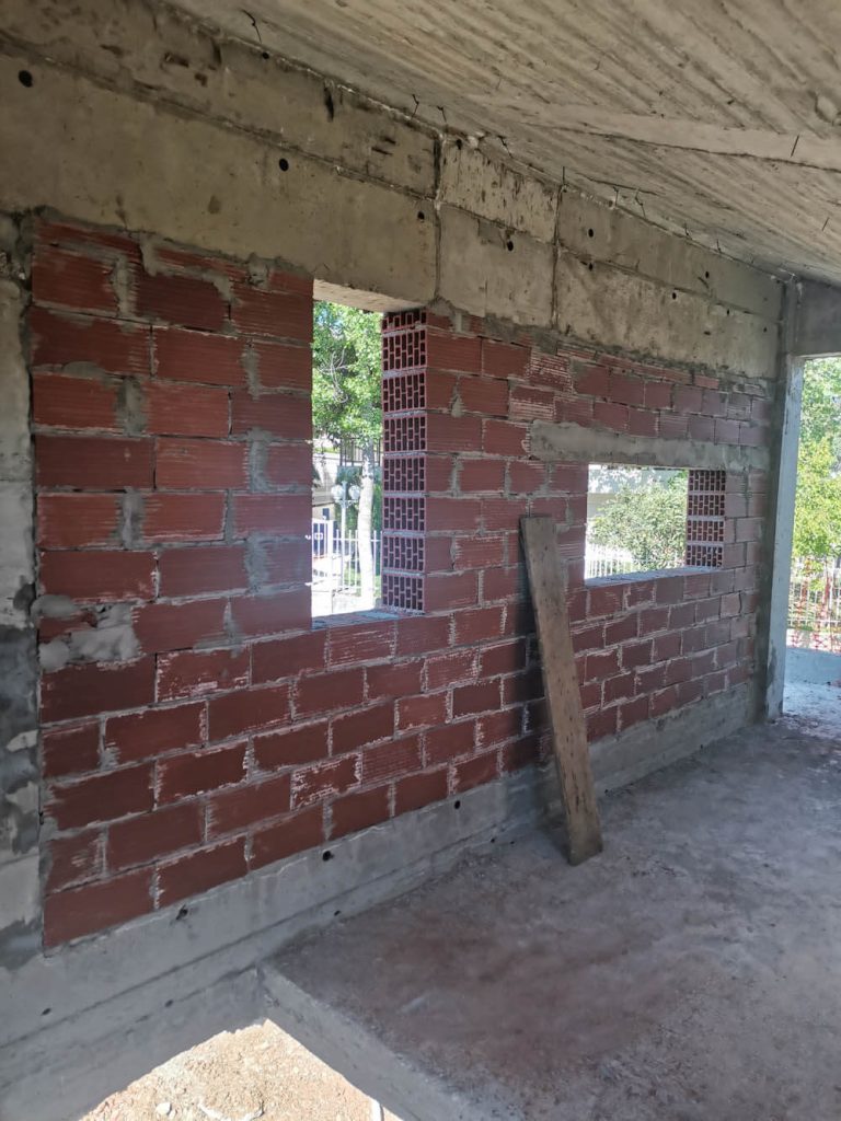 Τουβλοδομές σε μεζονέτα στο Πανόραμα Θεσσαλονίκης