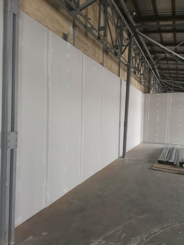 Ξηρά δόμηση στο λιμάνι Θεσσαλονίκης