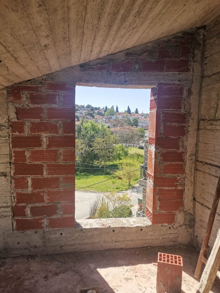 Τουβλοδομές σε μεζονέτα στο Πανόραμα Θεσσαλονίκης