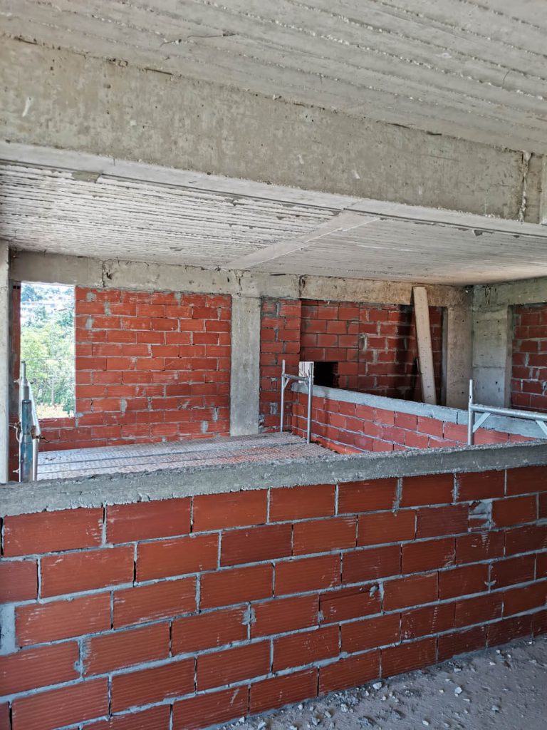 Τουβλοδομές σε μεζονέτα στο Πανόραμα Θεσσαλονίκης