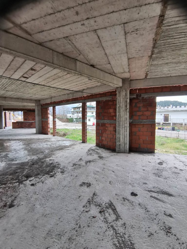 Τουβλοδομές σε ξενοδοχειακή μονάδα στην Ολυμπιάδα Χαλκιδικής