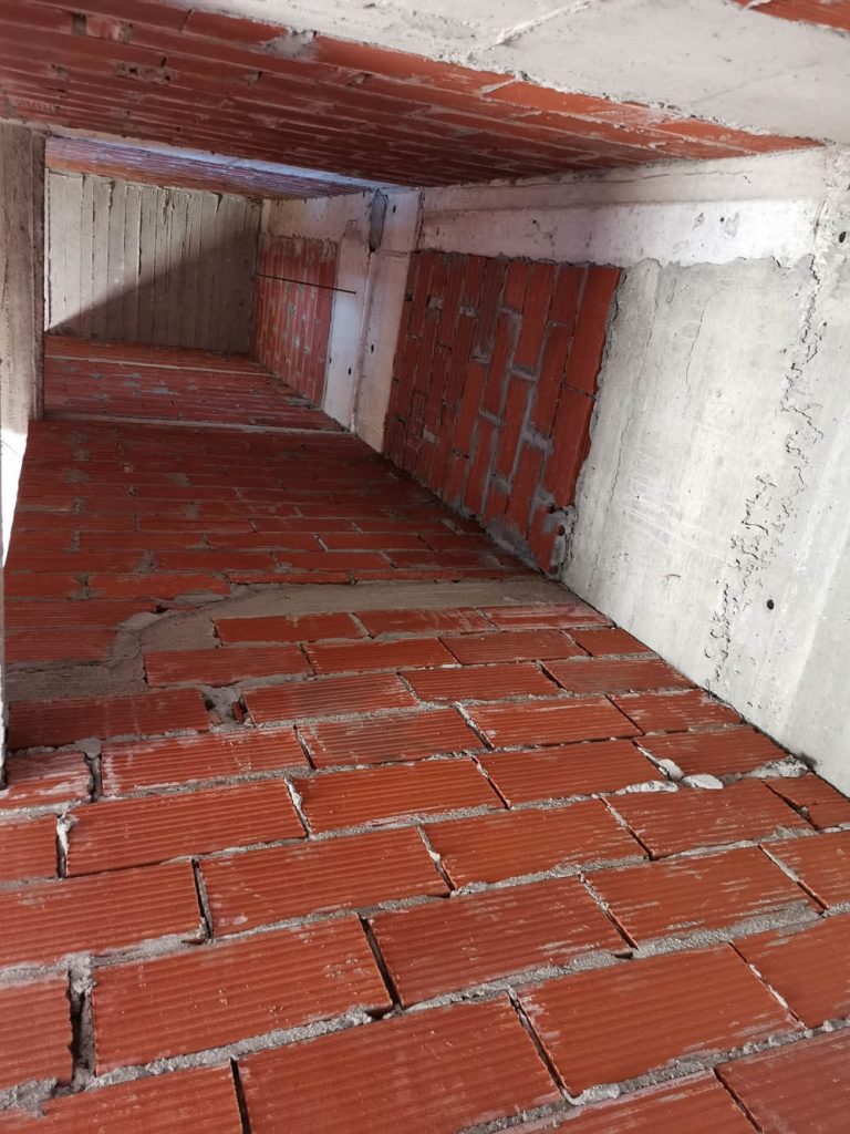 Τουβλοδομές σε μεζονέτα στο Πανόραμα Θεσσαλονίκης