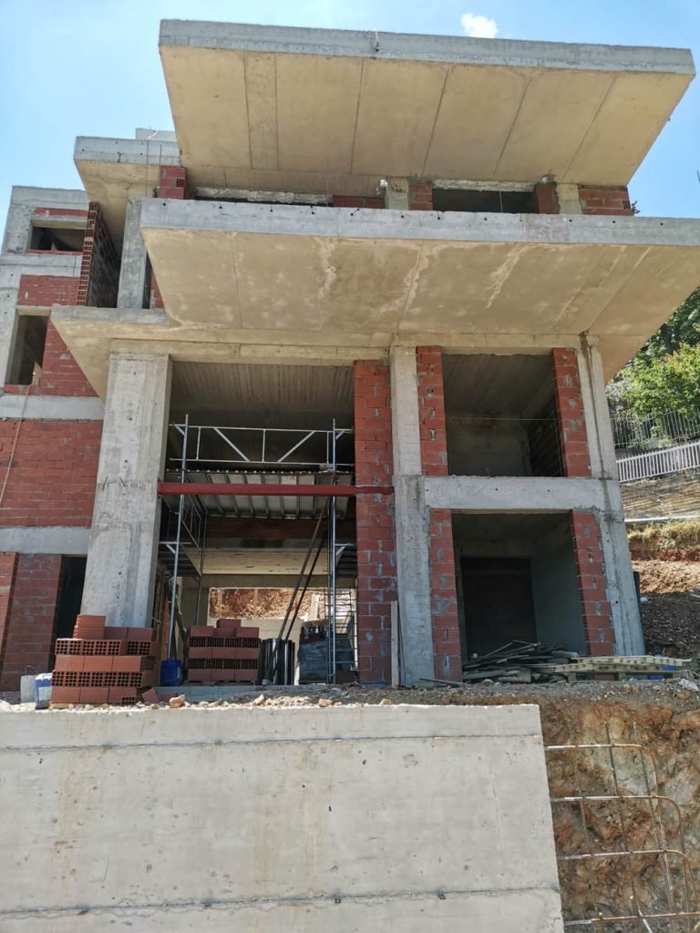 Τουβλοδομές σε μεζονέτα στο Πανόραμα Θεσσαλονίκης